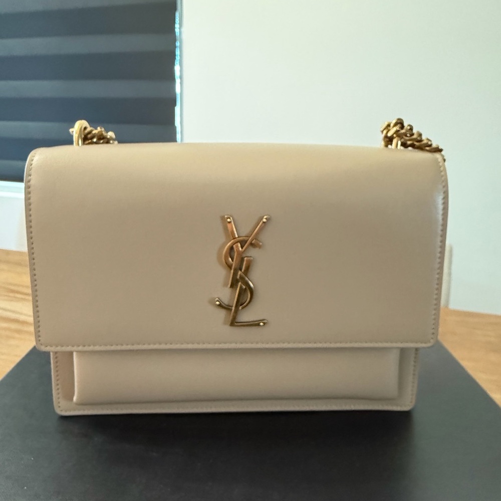 Saint Laurent Tan Leather Shoulder Bag with Gold Accents - Picture 4 of 8